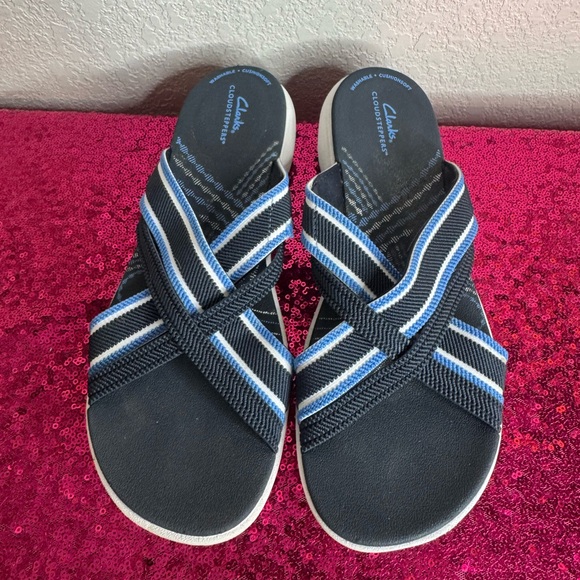 2/for $20 🪩 CLARKS Cloudsteppers Navy & White Slip-On Sandals 💙 (Womens 8.5) - Picture 5 of 8
